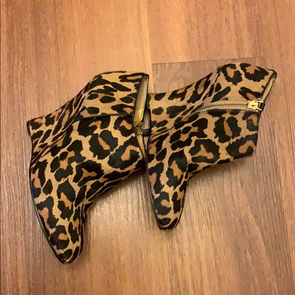 Like New Nine West Cheetah Wedge Booties!
